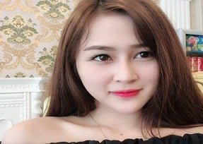 Sinh viên nữ đang