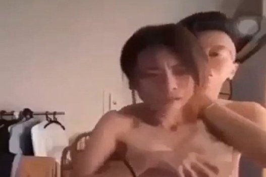 Hoang Cuu Bao faz sexo com seu amante Linh Line e Vídeos de sexo vazados