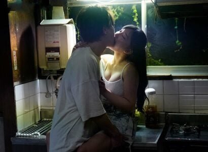 Karen Yuzuriha é apaixonada por fazer amor o dia todo arrastando seu amante